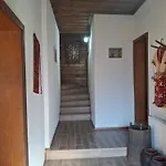 капсъзовата къща Holiday home Leshten