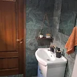 капсъзовата къща Holiday home Leshten