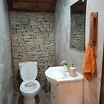 капсъзовата къща Holiday home Leshten