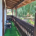 капсъзовата къща Holiday home Leshten