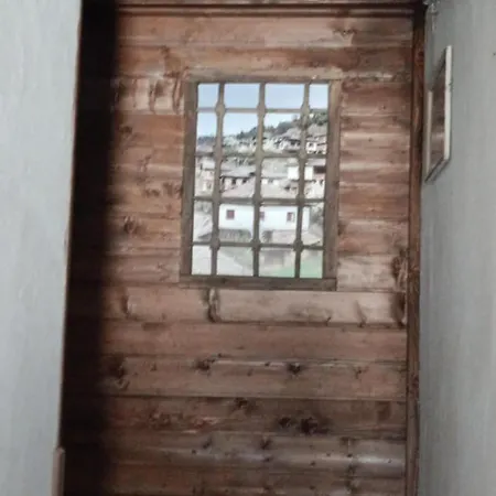 капсъзовата къща Leshten