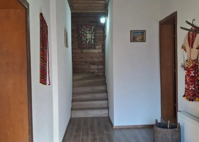 капсъзовата къща Holiday home Leshten