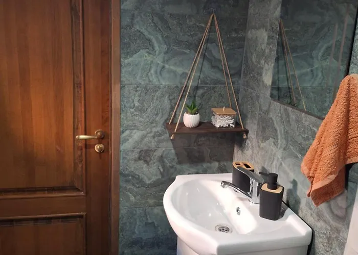 капсъзовата къща Holiday home Leshten